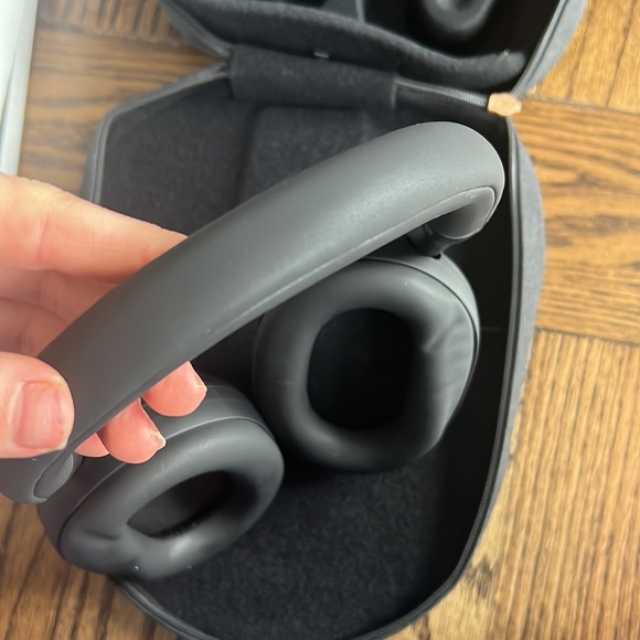 Sony - WH-1000XM5 Wireless Noise-Canceling Over-the-Ear Headphones - Black - Picture 7 of 13